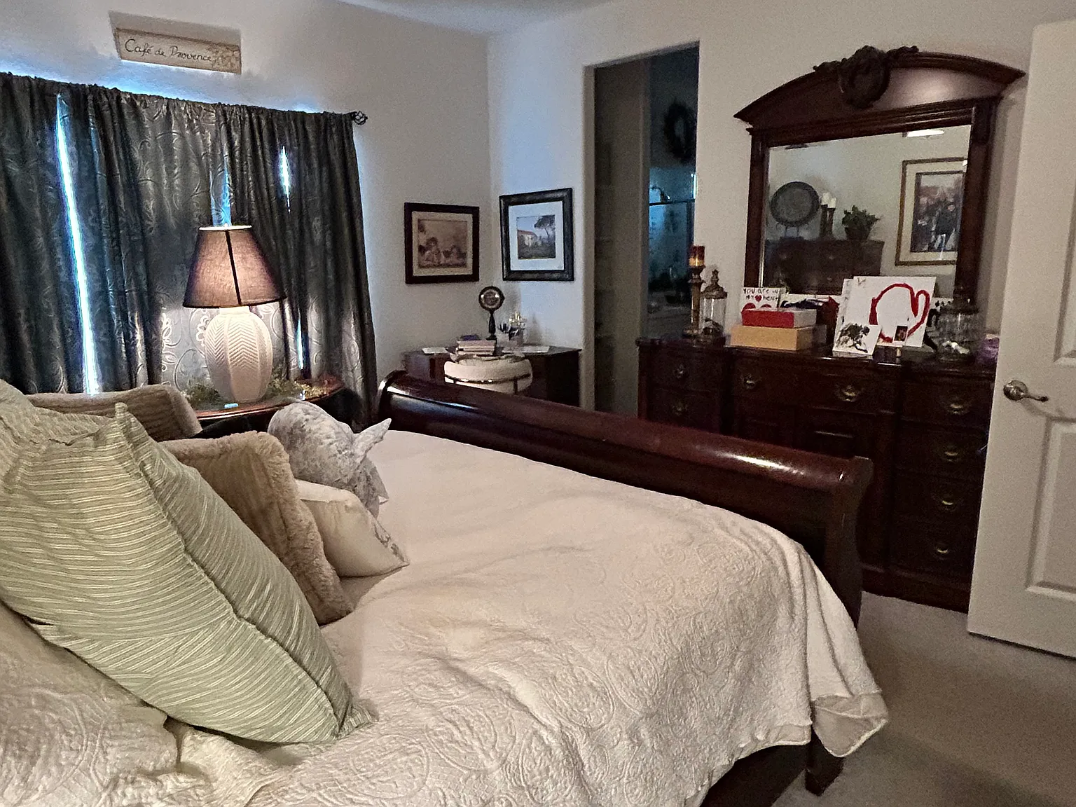 5 bed, 1985 sqft, $2,499 — Photo 2