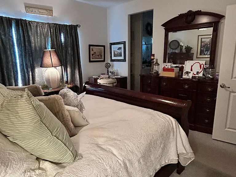 1703 W Aztec Dr — Photo 2
