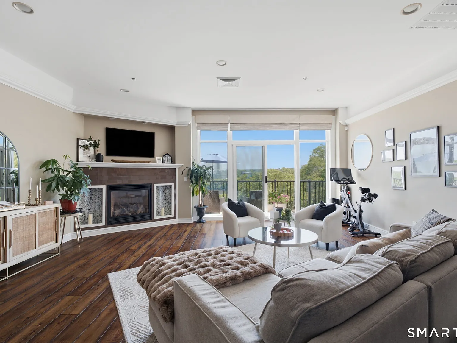 Cove View Towers — Photo 3