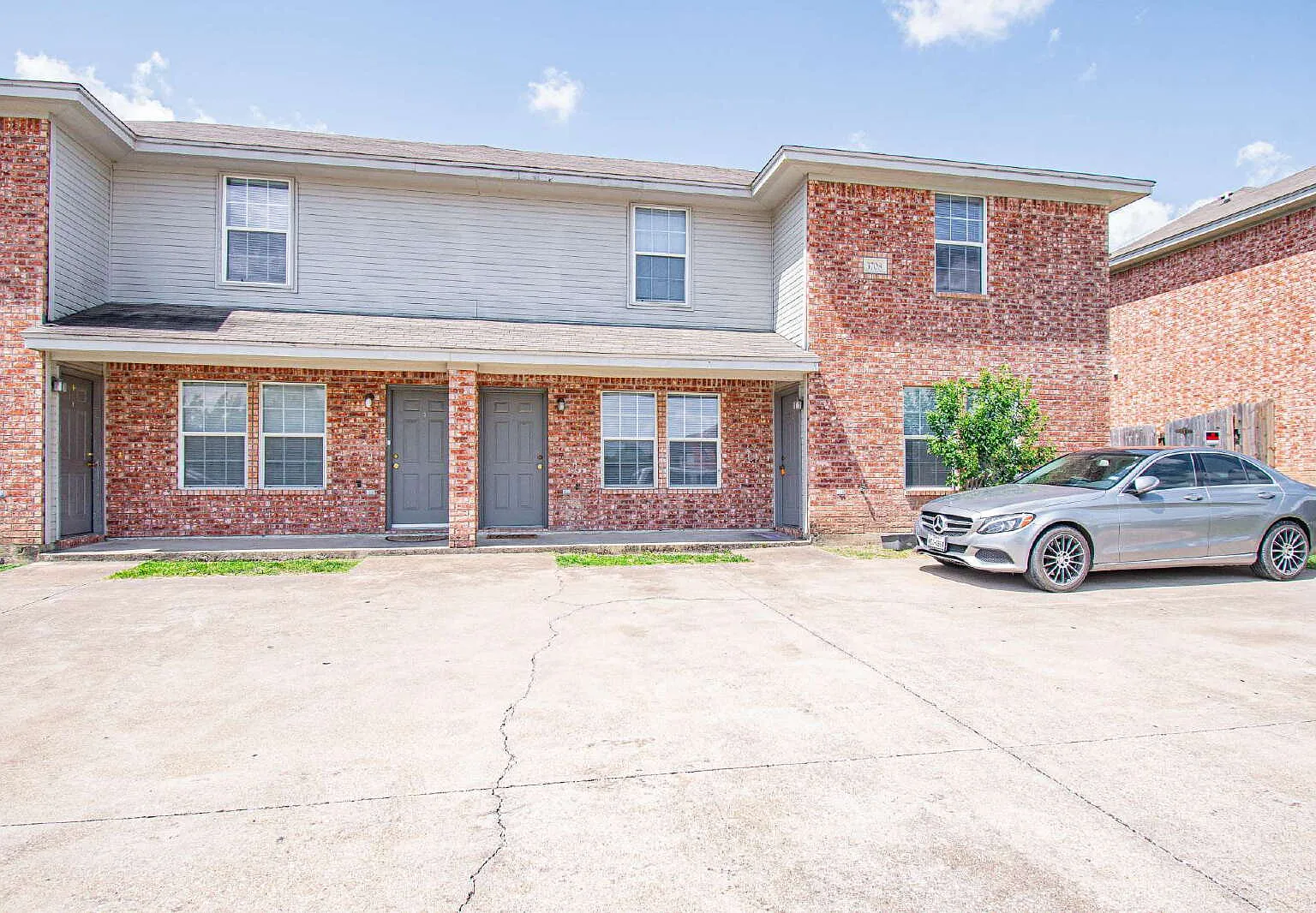 2 bed, 1.5 bath, 972 sqft, $750 — Photo 1