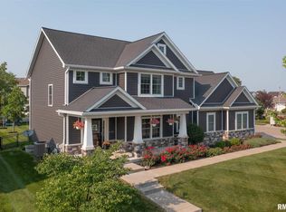 1924 E 61st Cir, Davenport, IA 52807