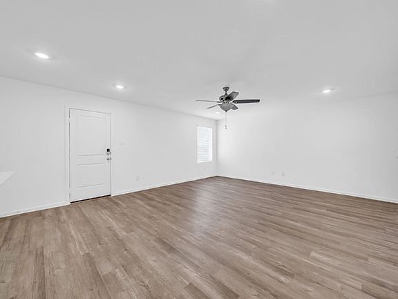 5th image of 40834 Hawthorne Glades St