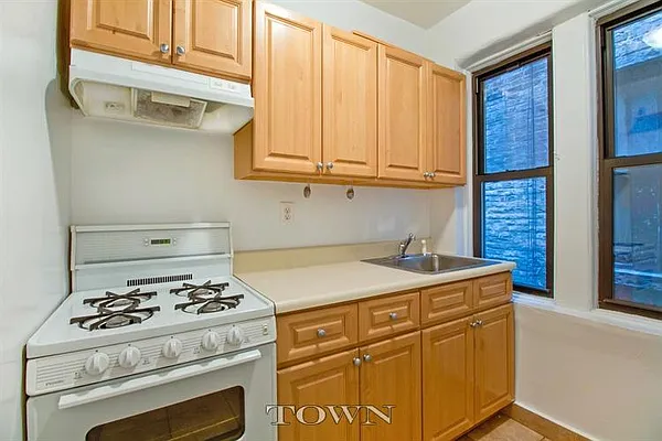 Rented by Town Residential | media 9