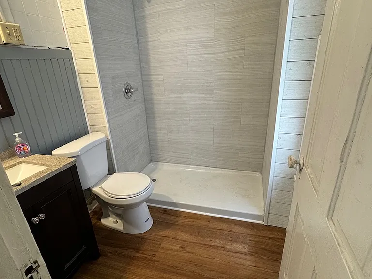 1900 N Oakland Ave — Photo 2