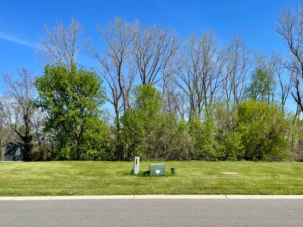 349 Creekside Dr, Coopersville, MI 49404