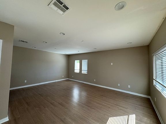 5th image of 961 1/2 N Saint Andrews Pl #1