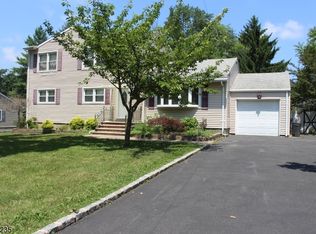 18 Lynn Ter, Whippany, NJ 07981