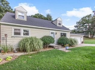 1760 Woodgate Dr SE, Lowell, MI 49331