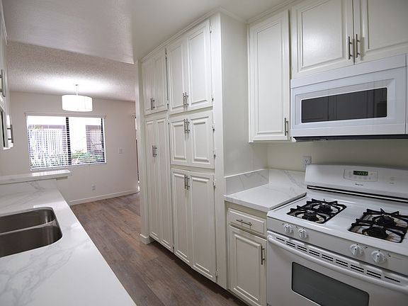 5th image of 14710 Burbank Blvd APT 110
