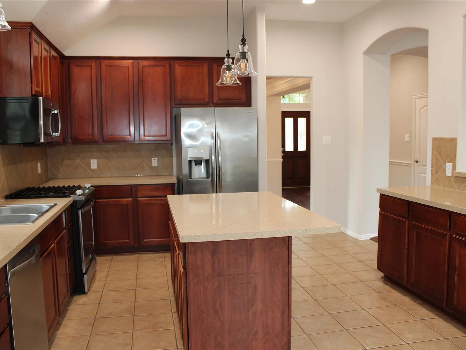 3 bed, 2.0 bath, 2291 sqft, $2,500 — Photo 4