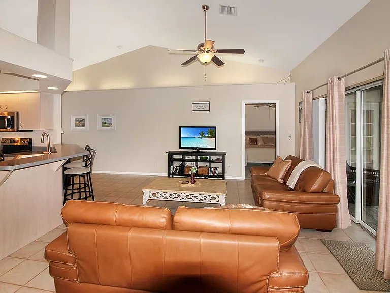 1180 Palmetto Dr — Photo 9