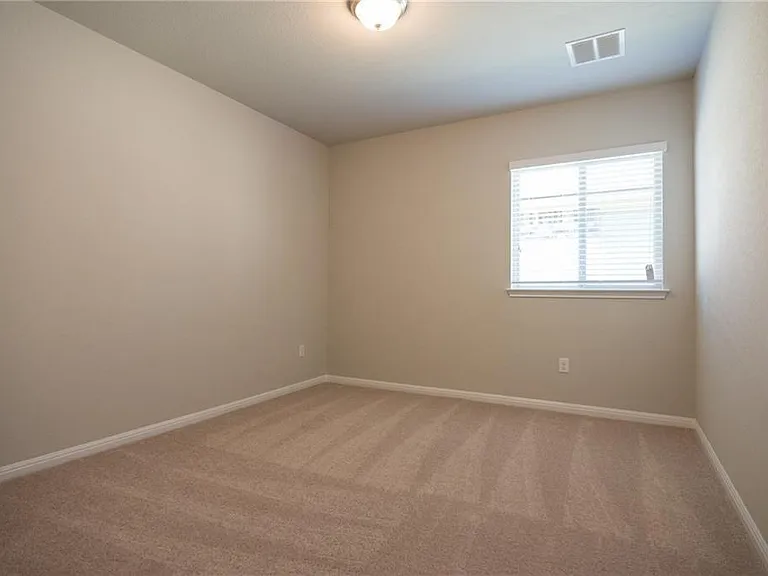 641 Schefer St — Photo 6