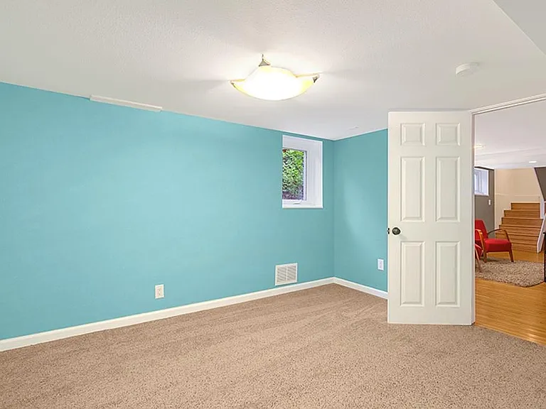 5615 11th Ave NE — Photo 11