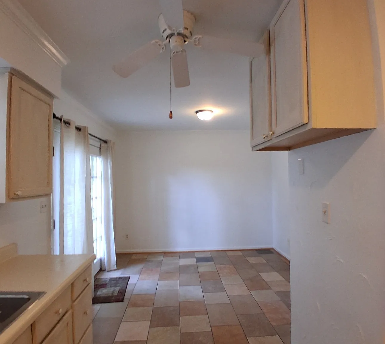 3 bed, 1.5 bath, 1261 sqft, $1,800 — Photo 3