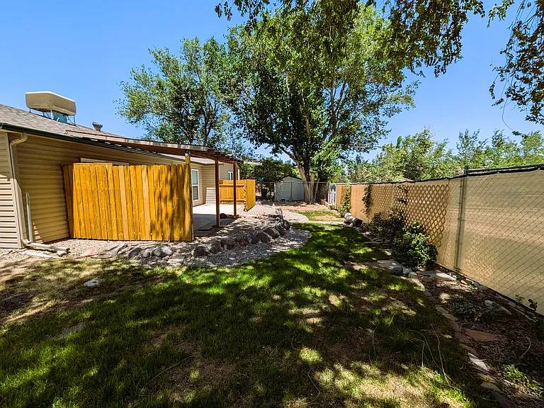 460 1/2 E Scenic Dr — Photo 27
