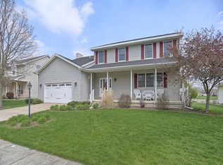 802 Jeffery Dr, Mahomet, IL