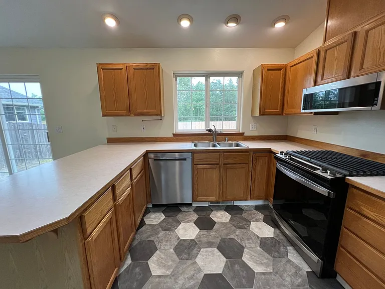1360 Roma Rd — Photo 9