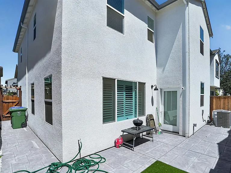 486 N Cloverdale Pl — Photo 23