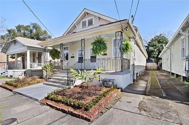 3 bed, 1000 sqft, $1,950 — Photo 2