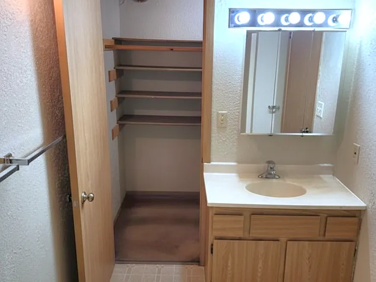 Lakefront Apartments for Rent in North Pole, AK | Beaver Lake Apartments — Photo 14