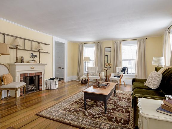 5th image of 832 Elmwood St