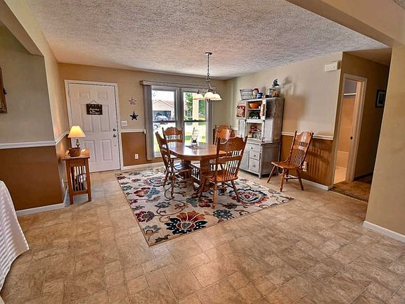 3rd image of 4716 Autumn Ln N
