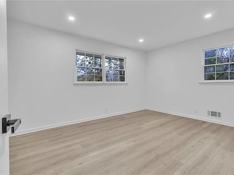 3296 Columbia Woods Dr — Photo 27