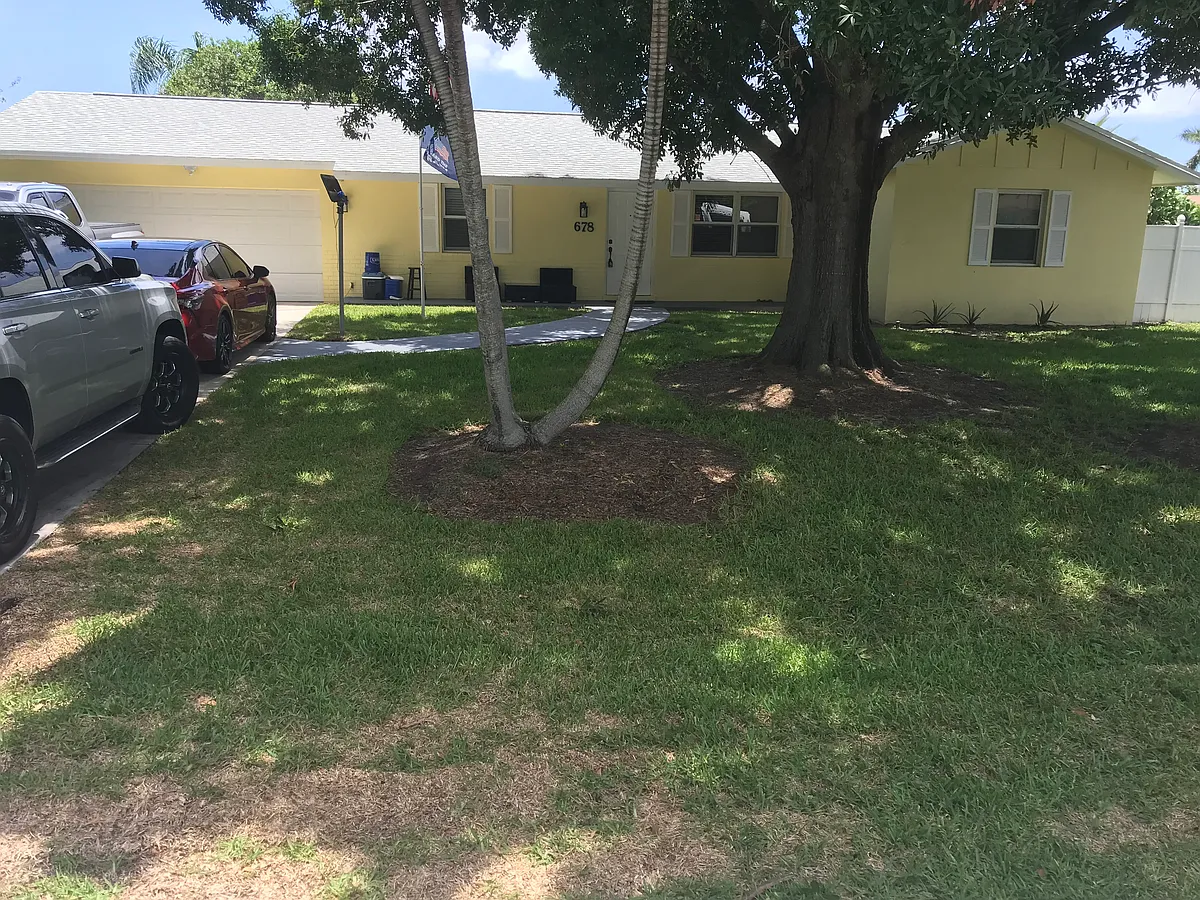 Building Photo - 678 Riverside Dr
