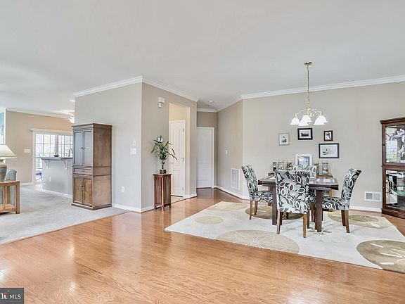 5th image of 609 Symphony Way