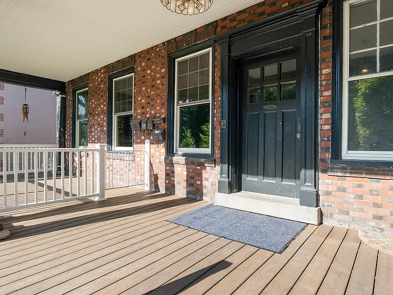 724 Main St #3 — Photo 2