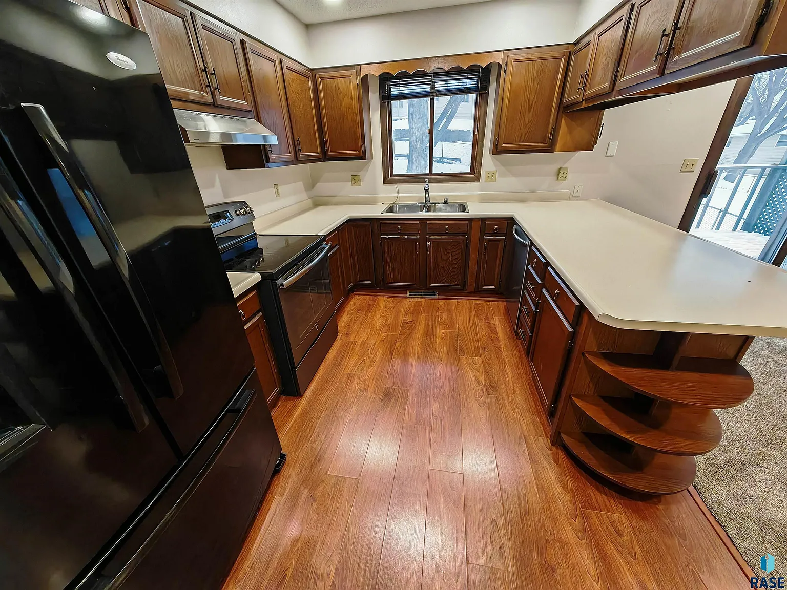 4 bed, 1803 sqft, $2,350 — Photo 2