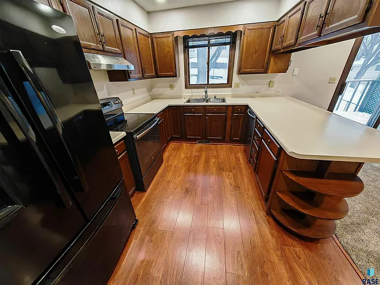 4504 S Cliff Ave — Photo 2