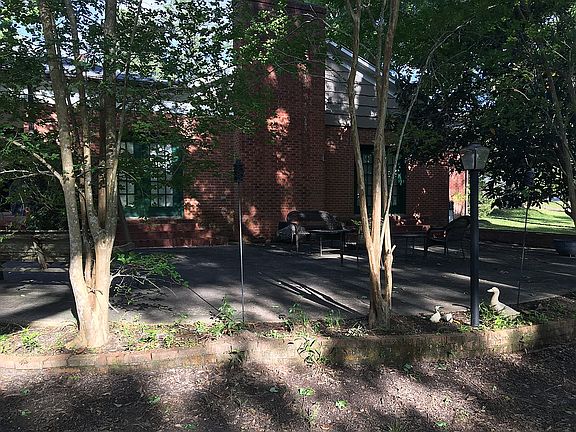 2nd image of 515 Gene St
