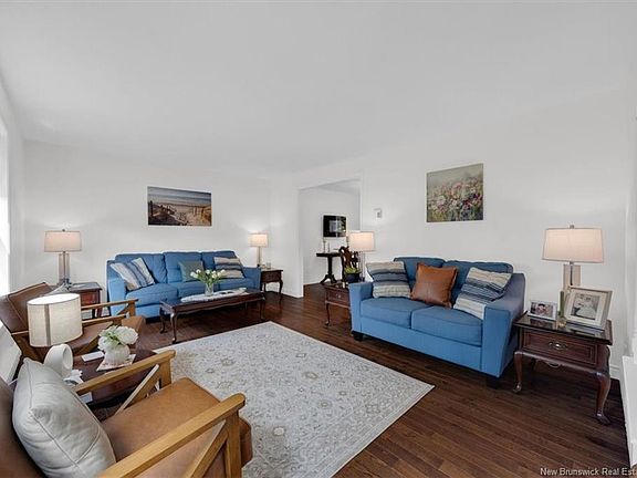 4th image of 9 Burns Ave