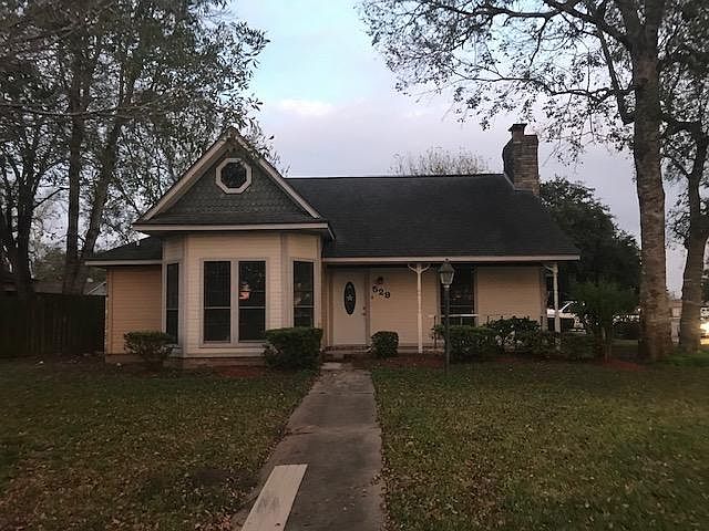 Front (house to be painted mid December)