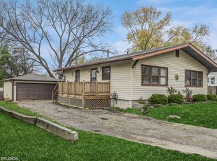 5 Hunters Path, Lake In The Hills, IL 60156