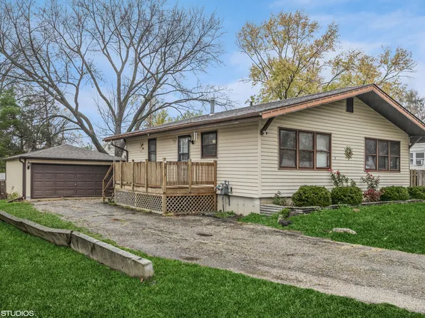 5 Hunters Path, Lake In The Hills, IL 60156
