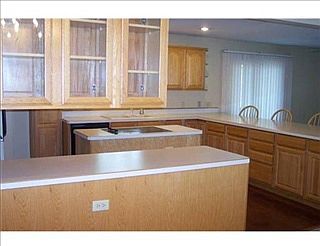 4th image of 2224 Beloit Dr