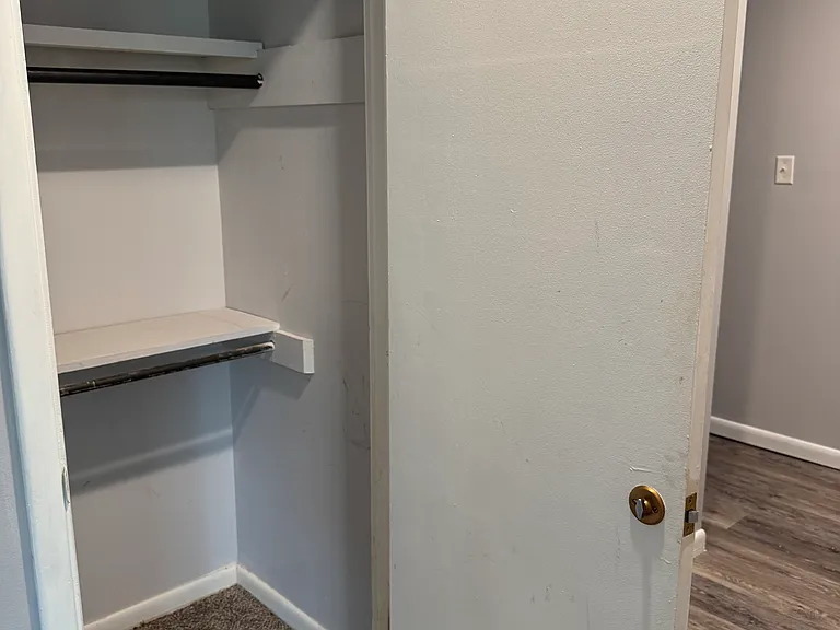 906 Locust Dr — Photo 19
