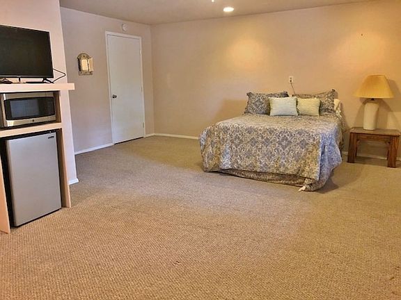 4th image of 119 Whispering Pine Way APT B