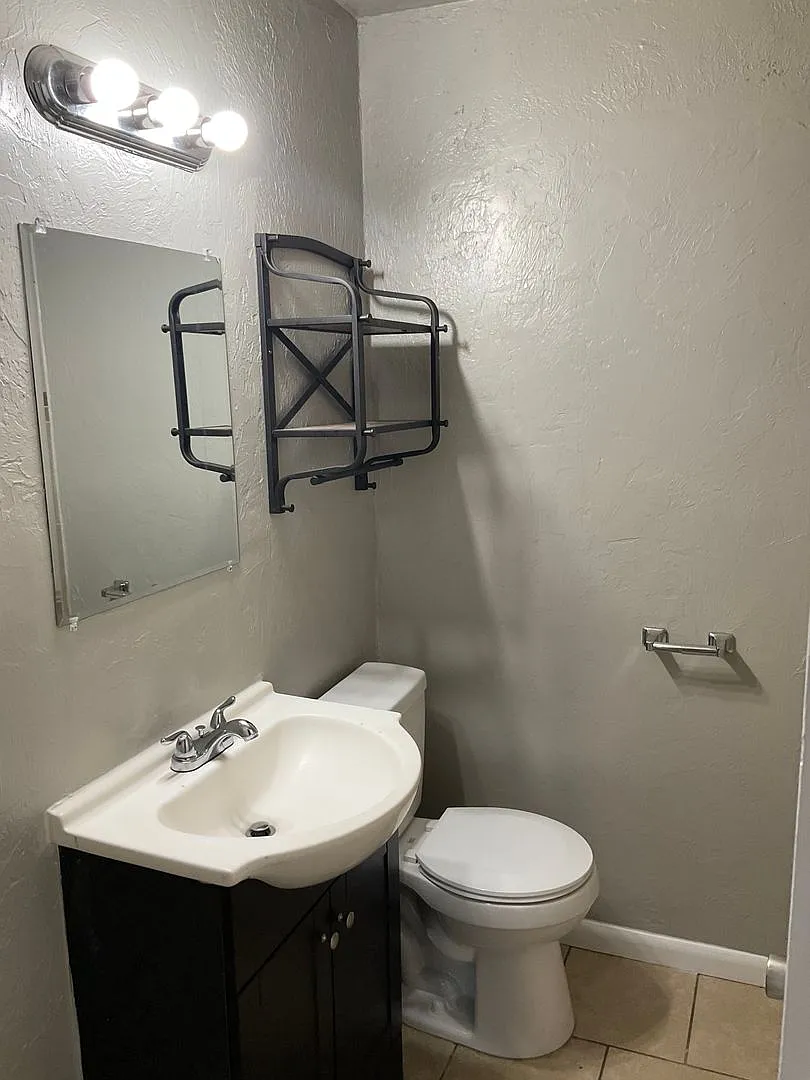 2 Bed 1 Bath Newly Remodeled Home in Del City — Photo 4