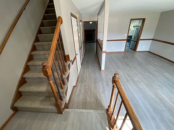 3rd image of 2036 Lyndora Rd