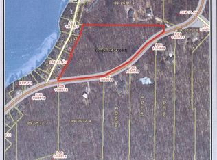 Hwy G, Iola, WI 54945