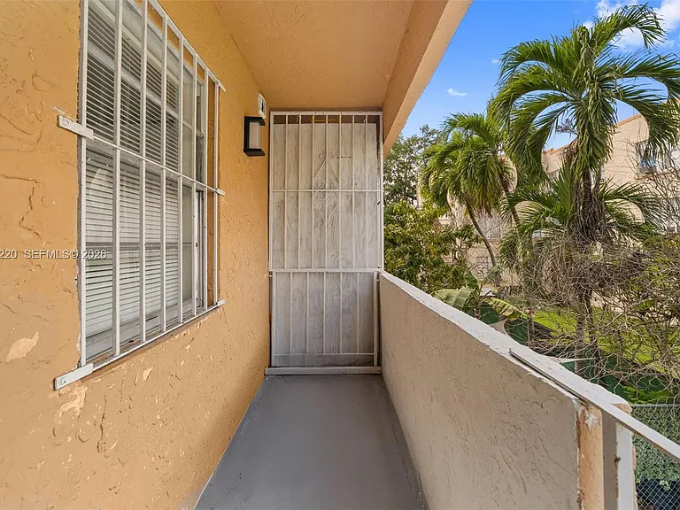 515 SW 3rd St #6 — Photo 14