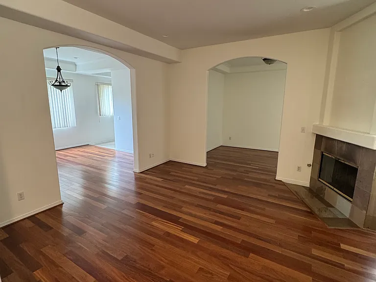 5242 Vesper Ave — Photo 4