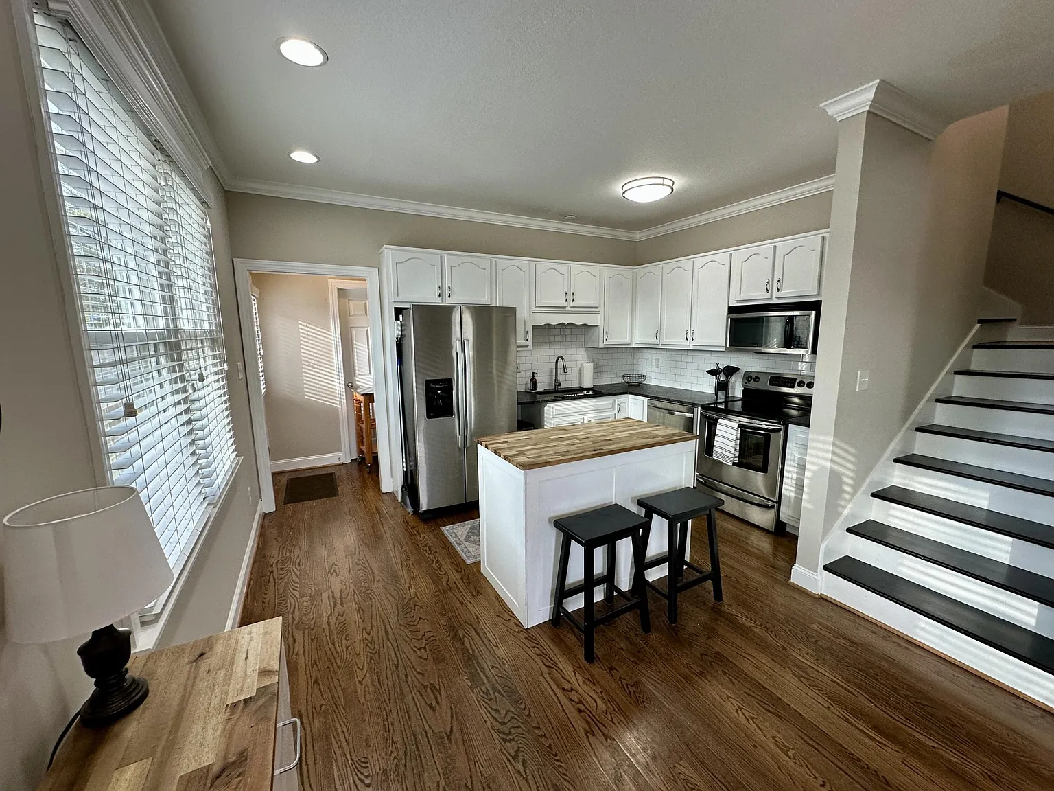 3 bed, 2.0 bath, 1447 sqft, $2,450 — Photo 4