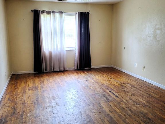 5th image of 713 E Locust Street