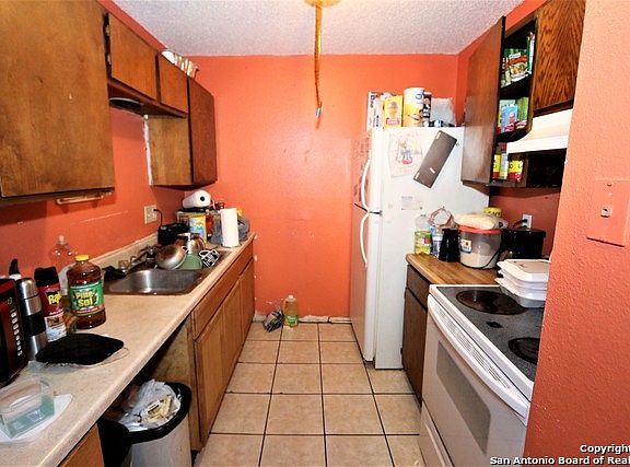 4th image of 8834 Meadow Trace St