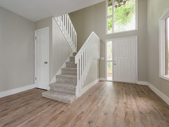 4th image of 906 Tree Garden Dr