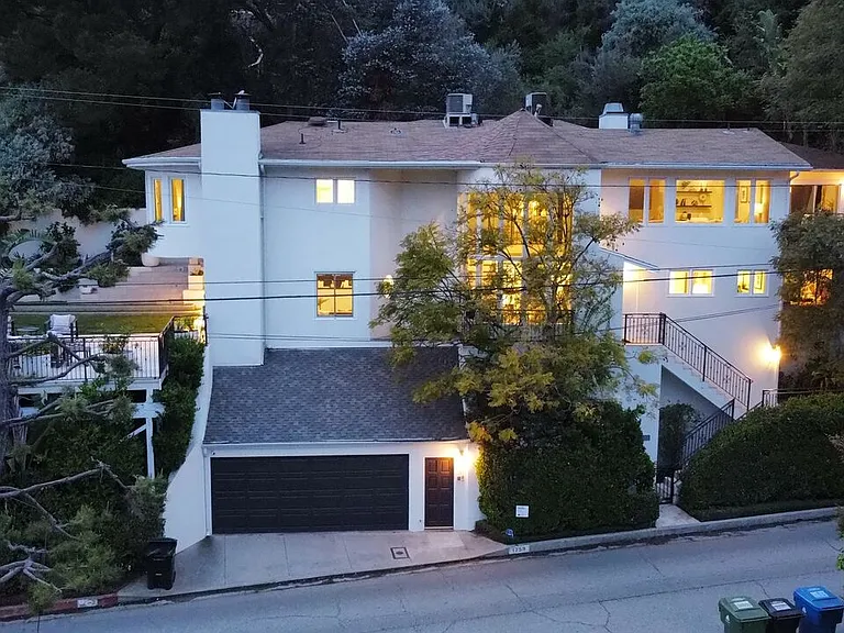 1759 N Beverly Dr — Photo 1